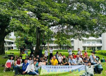 學童勇攀高樹挑戰自我 黃偉哲推動暑期營隊創造美好回憶 學童勇攀高樹挑戰自我 黃偉哲推動暑期營隊創造美好回憶