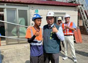 黃偉哲探視北門房屋修繕 感謝營造業的投入用心 黃偉哲探視北門房屋修繕 感謝營造業的投入用心