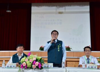 「智慧前瞻 精準教學」臺南市114學年度第1學期校長會議登場 市長黃偉哲勉勵校長攜手共創卓越教育 「智慧前瞻 精準教學」臺南市114學年度第1學期校長會議登場 市長黃偉哲勉勵校長攜手共創卓越教育