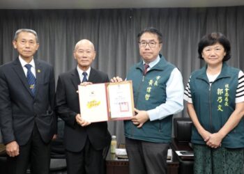 黃偉哲感謝玉山寶光聖堂捐贈200萬善款 協助風災災民重建家園 黃偉哲感謝玉山寶光聖堂捐贈200萬善款 協助風災災民重建家園