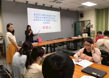 接住每一位孩子 南市輔諮中心初任輔導人員專業研習 盼成校園溫柔力量 接住每一位孩子 南市輔諮中心初任輔導人員專業研習 盼成校園溫柔力量