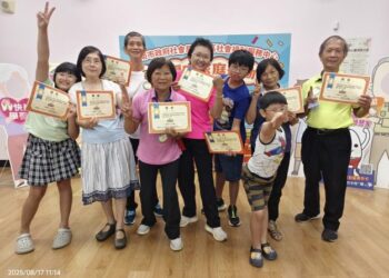「懷舊復古家庭運動會」熱鬧登場 南市社會局攜手社區共築跨世代幸福 「懷舊復古家庭運動會」熱鬧登場 南市社會局攜手社區共築跨世代幸福