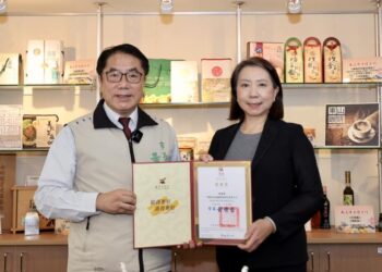 中國信託金控捐款1700萬助台南風災重建 黃偉哲感謝企業展現愛心與社會責任 中國信託金控捐款1700萬助台南風災重建 黃偉哲感謝企業展現愛心與社會責任