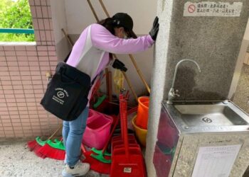 南市新增1例登革熱境外移入病例,市長黃偉哲籲請出國旅遊做好防蚊措施,每週落實環境巡查,無孓好安心! 南市新增1例登革熱境外移入病例,市長黃偉哲籲請出國旅遊做好防蚊措施,每週落實環境巡查,無孓好安心!
