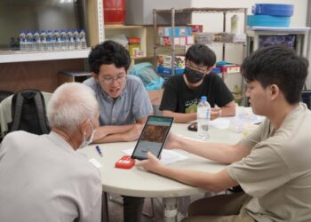 台南青年團隊打造智慧照護APP 陪伴長輩「不阿茲」過生活 台南青年團隊打造智慧照護APP 陪伴長輩「不阿茲」過生活