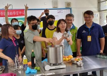 榮耀時刻！果醬男孩林韡勳最新力作【墨綠】摘得2024年世界柑橘類果醬大賽金獎！