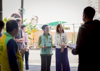 年前拚到底！林岱樺會勘大寮巷弄照明 中央地方聯手 點亮居民安心回家路