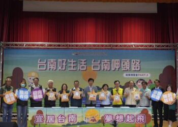 南市府第3場大型就博會於東區慈幼高級工商職業學校登場 提供 4,200個職缺 初媒率達5成2。 南市府第3場大型就博會於東區慈幼高級工商職業學校登場 提供 4,200個職缺 初媒率達5成2。