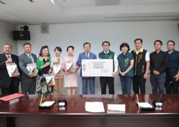 黃偉哲感謝世界台灣商會聯合總會捐贈660萬 協助風災災民重建家園 黃偉哲感謝世界台灣商會聯合總會捐贈660萬 協助風災災民重建家園