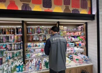 選購化粧品「停、看、聽」包裝標示看仔細，再下手！