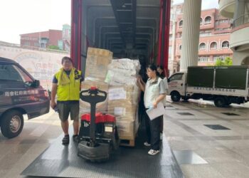 跨縣市送暖!臺南市政府社會局出動沐浴車與物資支援花蓮災區 跨縣市送暖!臺南市政府社會局出動沐浴車與物資支援花蓮災區