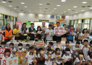 節氣飲食 永續好食!南市開發「臺南好吉曆」及特色教具 教育局長鄭新輝與學童共享時令美食 節氣飲食 永續好食!南市開發「臺南好吉曆」及特色教具 教育局長鄭新輝與學童共享時令美食