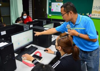 「4小時奇蹟」!因材網精準教學 臺南學子學力通通升起來 「4小時奇蹟」!因材網精準教學 臺南學子學力通通升起來