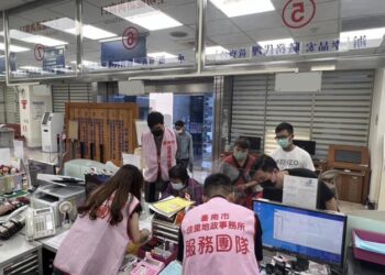 南市地政局提供跨所登記服務成效佳，定期檢討地政事務所人力配置以達更優質服務