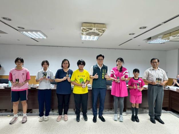 深化性平教育扎根閱讀 南市表揚閱讀闖關優秀學生 親子共學提升網安意識