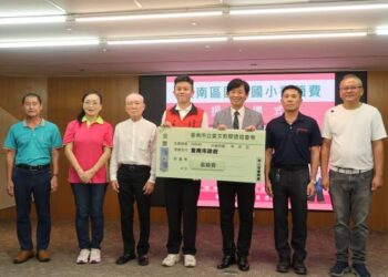 在地協力、造福學子 善心團體捐助臺南市安南區國中小書籍費用市府表揚義行善舉 在地協力、造福學子 善心團體捐助臺南市安南區國中小書籍費用市府表揚義行善舉