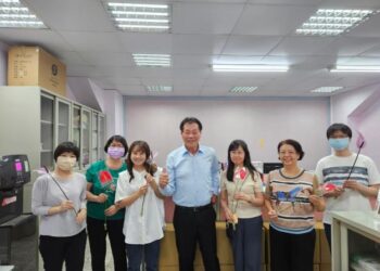 臺南市政府體育局舉辦「母親節感恩活動」 局長陳良乾獻上感謝與祝福