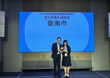 112年度全國防疫考評台南市榮獲六都第二名，流感疫苗校園接種率也獲得六都第一！