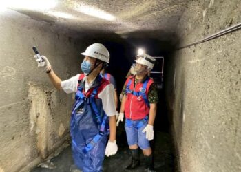 黃偉哲市長要求水利局落實清淤工作 確保下水道水流順暢 黃偉哲市長要求水利局落實清淤工作 確保下水道水流順暢