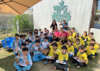 小小Dr.羊實習生 割草擠乳做體檢 小小Dr.羊實習生 割草擠乳做體檢