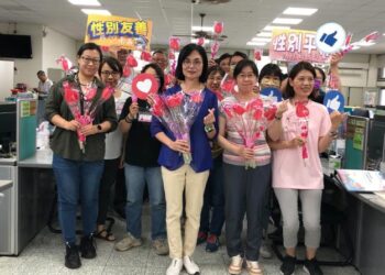 媽咪尚「鶴」,南區區公所祝母親們「攏乎好」 媽咪尚「鶴」,南區區公所祝母親們「攏乎好」