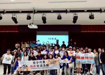 黃偉哲力挺兒少代表 北上交流展兒權行動力