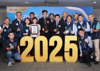 地政節表揚南市不動產阻詐成效卓越及區段徵收業務獲頒全國單項業務優良獎,黃偉哲市長勉勵地政局持續精進再創佳績! 地政節表揚南市不動產阻詐成效卓越及區段徵收業務獲頒全國單項業務優良獎,黃偉哲市長勉勵地政局持續精進再創佳績!