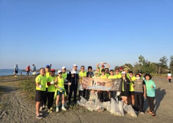 古都馬20週年號召百位跑者前進漁光島淨灘 以行動響應綠色賽事