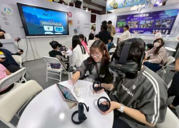 南市領航教師攜手學校共譜AI新樂章 VR沉浸式體驗打造有感學習