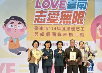 以專業、熱情開啟第二人生 研考會公教退休志工榮獲本市金質獎肯定 以專業、熱情開啟第二人生 研考會公教退休志工榮獲本市金質獎肯定