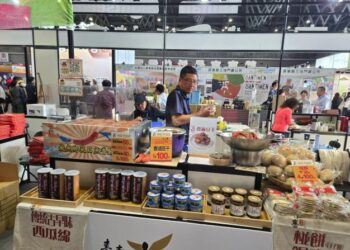 大台南國際旅展熱鬧登場 黃偉哲推「臺南購物節序號4倍送」拚買氣、拚回饋 大台南國際旅展熱鬧登場 黃偉哲推「臺南購物節序號4倍送」拚買氣、拚回饋