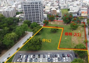 北區原美國學校綠地樹木遭移除，市府要求開發商停止移植，待協商尋求共識