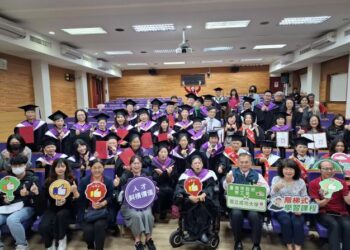 南市勞工領袖大學今日結訓186位學員完成課程 提升個人職能 展現終身學習行動力 南市勞工領袖大學今日結訓186位學員完成課程 提升個人職能 展現終身學習行動力