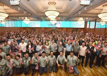 戳破藍營蹭勞工操作　高雄逾七成總工會力挺賴瑞隆
