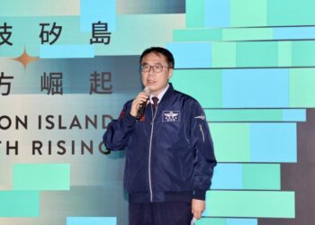 臺南市長黃偉哲出席2025點亮沙崙「科技矽島X南方崛起」 臺南市長黃偉哲出席2025點亮沙崙「科技矽島X南方崛起」