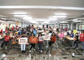提前歡度耶誕氛圍 南市家庭教育中心邀親子攜手共作體驗暖心時光 提前歡度耶誕氛圍 南市家庭教育中心邀親子攜手共作體驗暖心時光