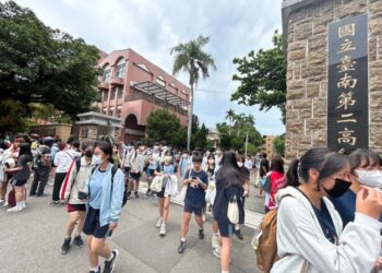 113年臺南國中教育會考圓滿結束 黃偉哲市長感謝所有承辦人員的辛勞 祝福考生都有好表現