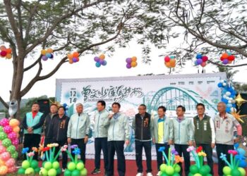 第42屆曾文水庫馬拉松正式起跑 黃偉哲市長鳴笛助陣力挺跑者 第42屆曾文水庫馬拉松正式起跑 黃偉哲市長鳴笛助陣力挺跑者