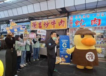 聖誕前夕「夜奇鴨」走進小北商場 傳播歡樂推廣美食好物 聖誕前夕「夜奇鴨」走進小北商場 傳播歡樂推廣美食好物