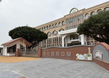 從「爭道」到「共好」 善化國中推開圍牆 讓路給行人 打造安全通學廊帶