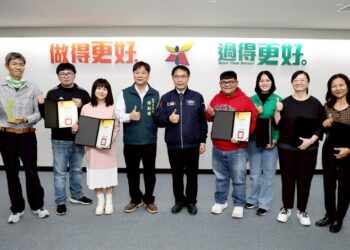 臺南市7所社區大學獲教育部評鑑辦學績優 市長黃偉哲公開表揚各校努力成果 臺南市7所社區大學獲教育部評鑑辦學績優 市長黃偉哲公開表揚各校努力成果