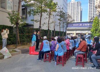 國平里防水擋板演練圓滿完成 提升社區防汛應變量能 國平里防水擋板演練圓滿完成 提升社區防汛應變量能