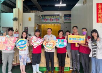 南巿在地企業捐贈紅豆粽 黃偉哲感謝民間響應助弱勢度佳節