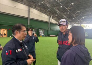 韓職樂天巨人亞太春訓兼公益棒球講座首登場 黃偉哲市長探班打氣深化臺韓棒球交流