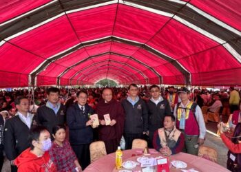 黃偉哲感謝各公益慈善團體寒冬送暖不缺席 伴弱勢駿馬迎春過好年