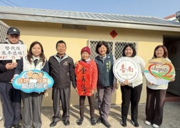 氣溫急凍黃偉哲年前送暖關懷七股區獨居長者