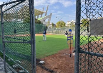 開練！韓國樂天巨人隊進駐亞太國際棒球訓練中心春訓 吸引球迷駐點守候