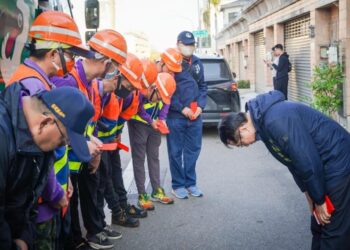 市長黃偉哲慰勞清潔隊員 感謝辛勞