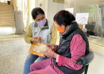 把溫暖送到最需要的地方 黃偉哲：市府提前部署支持脆弱家庭與街友