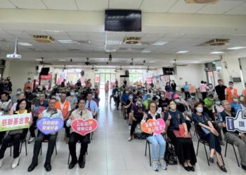 南市社會局攜手武廟志工協會端午送暖 黃偉哲感謝公私協力關懷街友 南市社會局攜手武廟志工協會端午送暖 黃偉哲感謝公私協力關懷街友